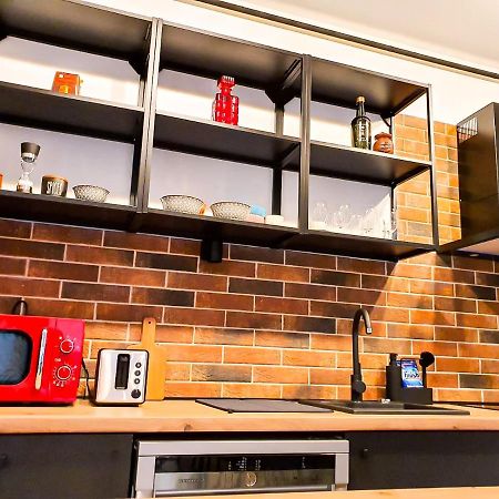 Urban Retreat: Industrial Chic 1Br Ap - Heart Of Bucharest Apartment Exterior photo