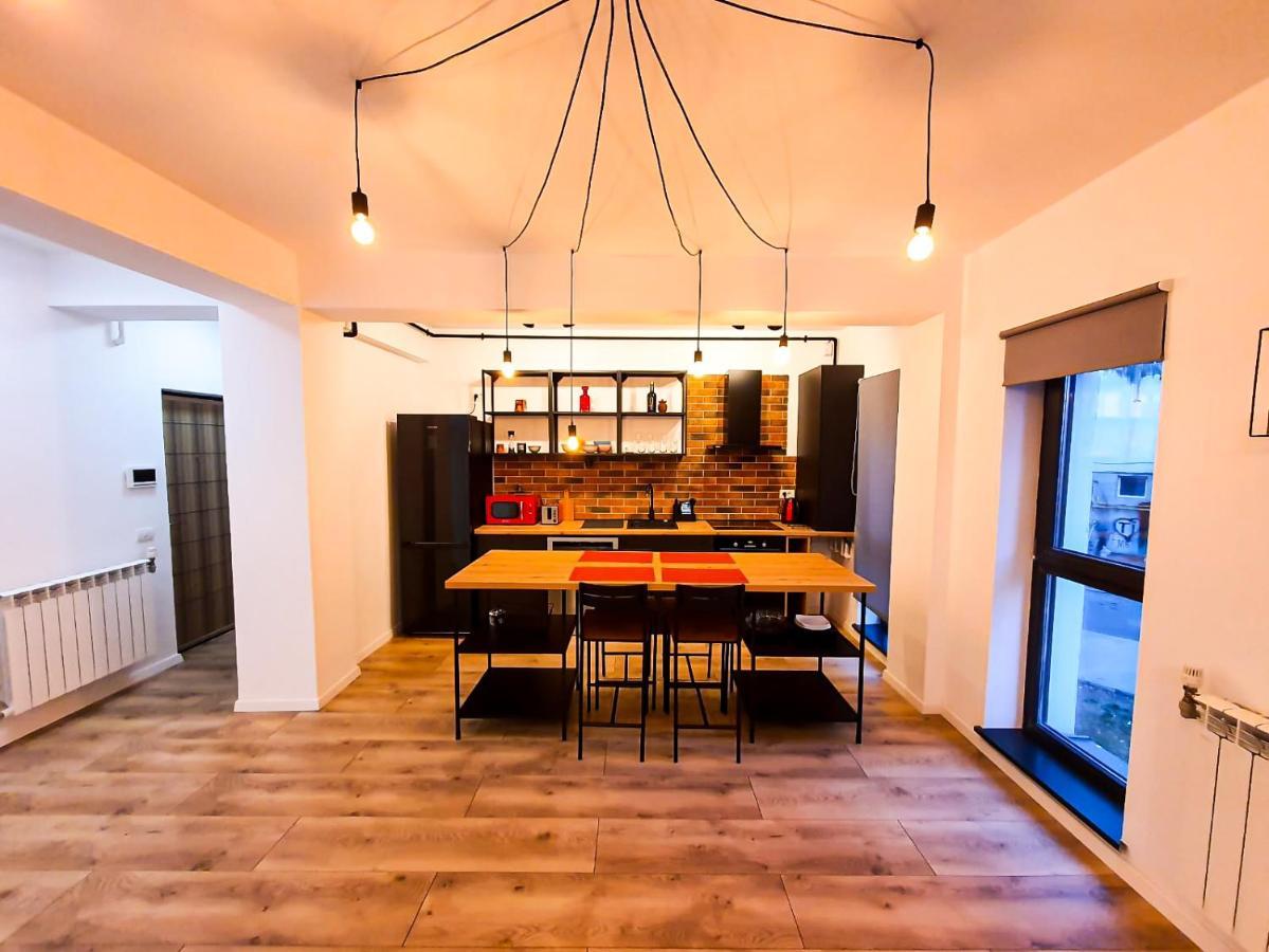 Urban Retreat: Industrial Chic 1Br Ap - Heart Of Bucharest Apartment Exterior photo