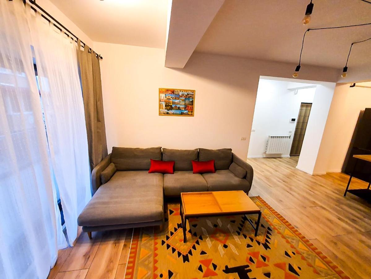 Urban Retreat: Industrial Chic 1Br Ap - Heart Of Bucharest Apartment Exterior photo