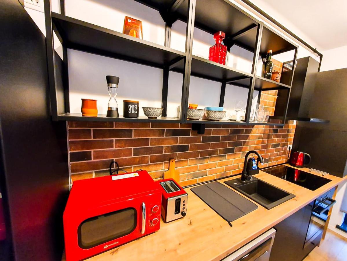 Urban Retreat: Industrial Chic 1Br Ap - Heart Of Bucharest Apartment Exterior photo