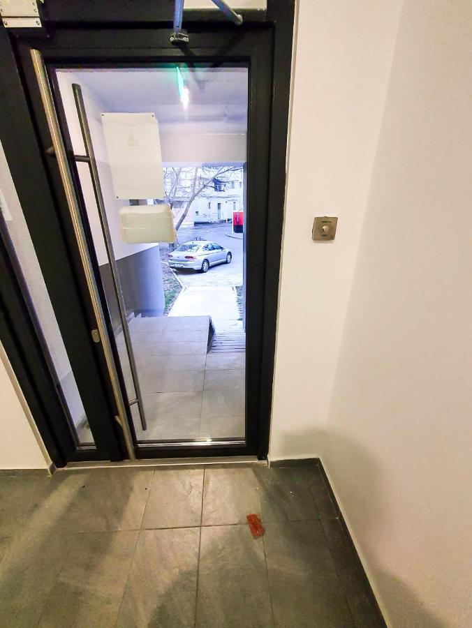 Urban Retreat: Industrial Chic 1Br Ap - Heart Of Bucharest Apartment Exterior photo